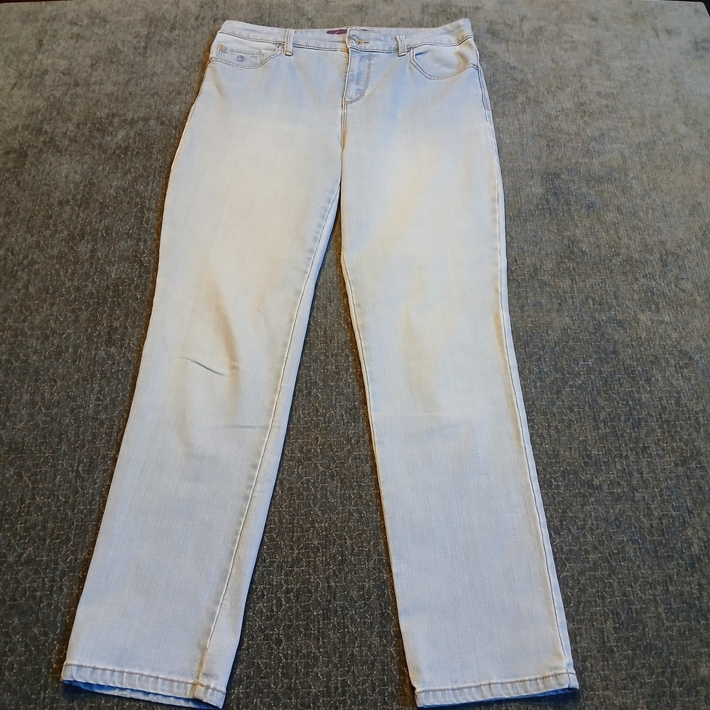 Gloria Vanderbilt Amanda 2.0 Slim Leg Jeans Light Wash Blue Size 8